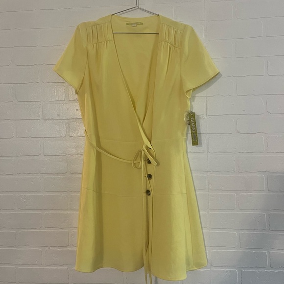 Gianni Bini Womens Yellow Wrap A-Line Mini Dress V Neck Short Sleeve Size 10 NWT - Picture 3 of 7